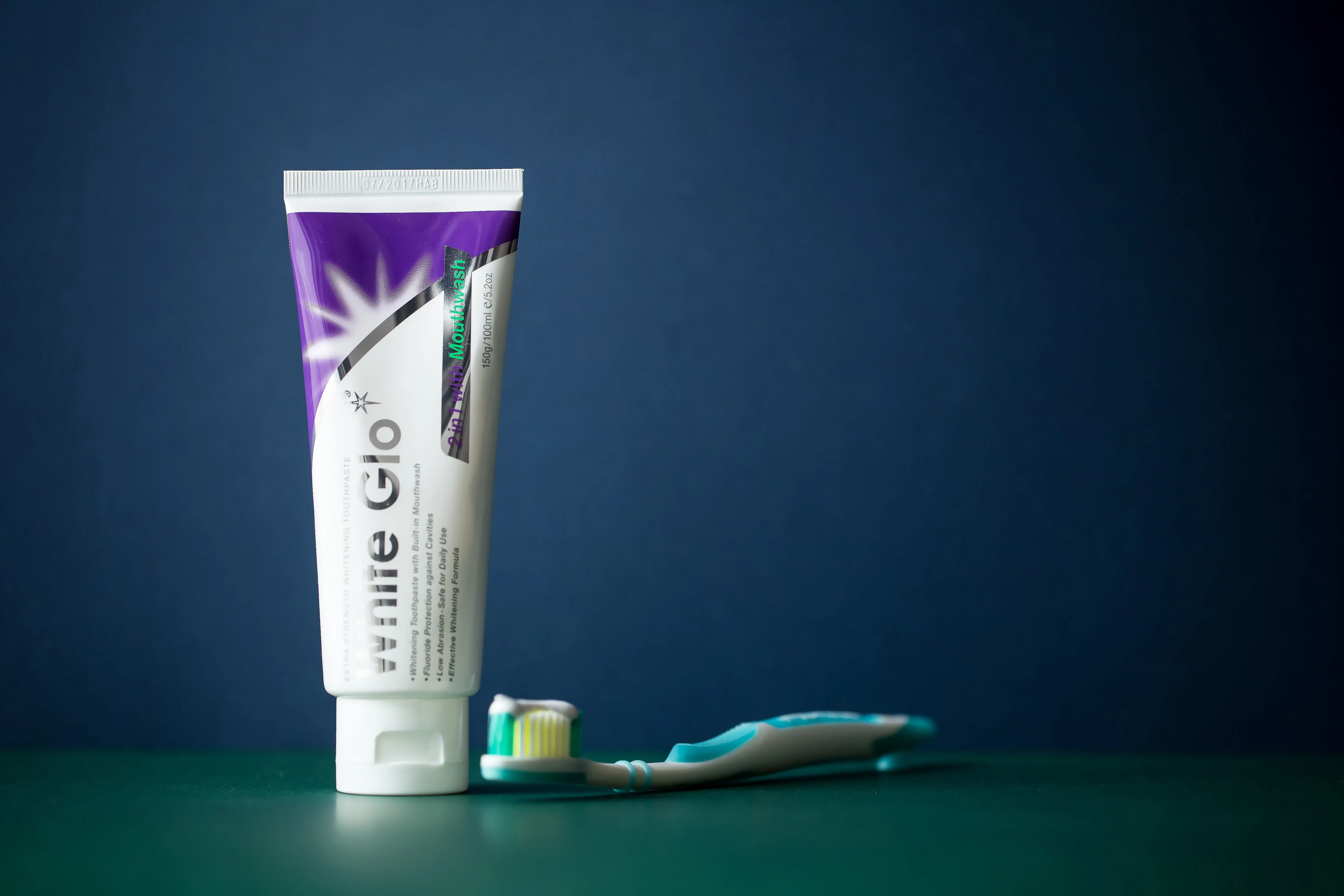 2-in-1 Whitening Toothpaste With Mouthwash