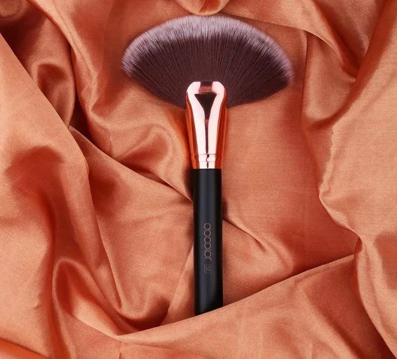 Foundation Fan Contour Powder Flat Top Buffing Highlighter Makeup Brushes