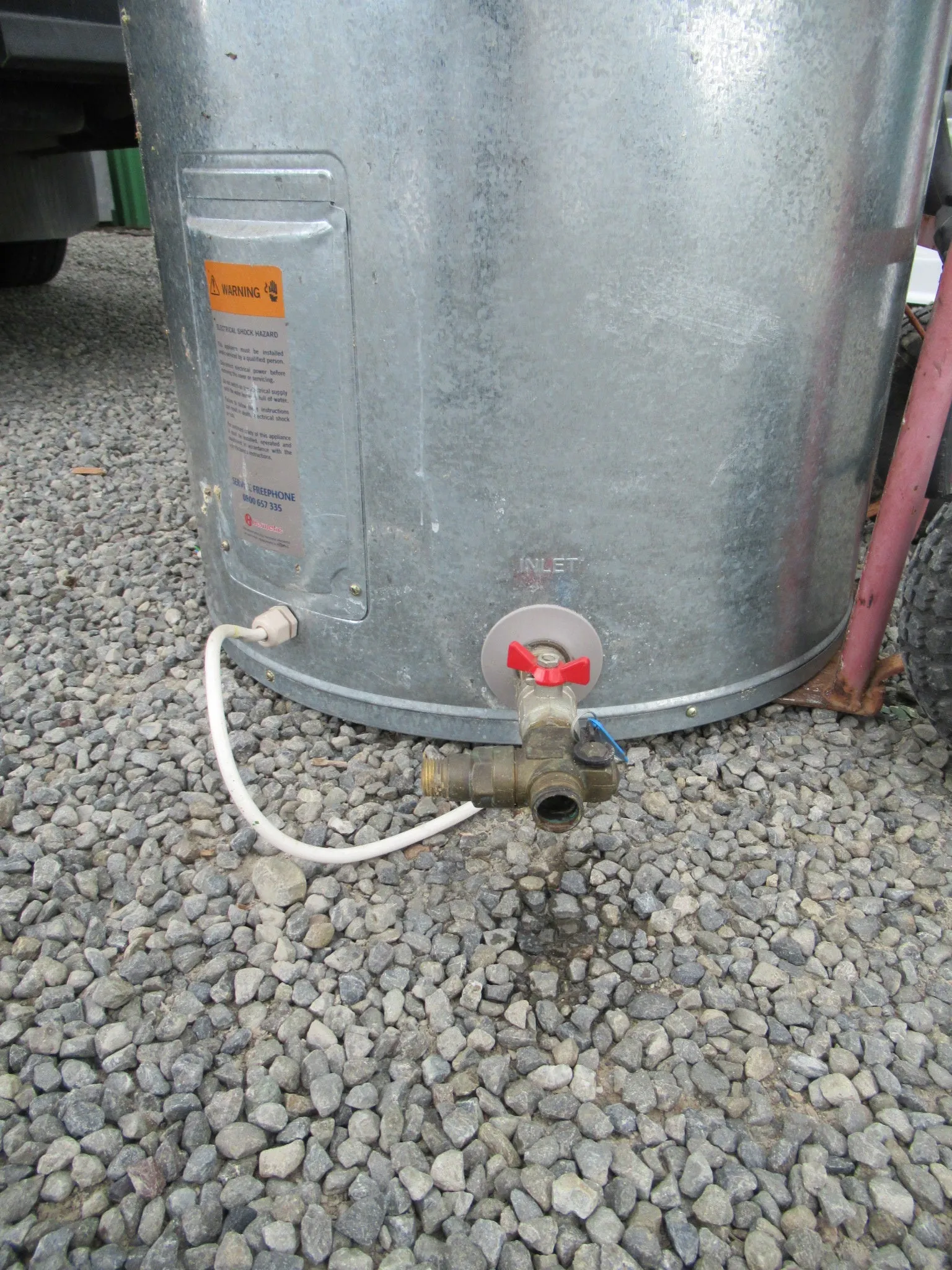 Rheem Vitreous Enamel Main Pressure Electric Hot Water Cyclinder 180L 1160H x 580Dia