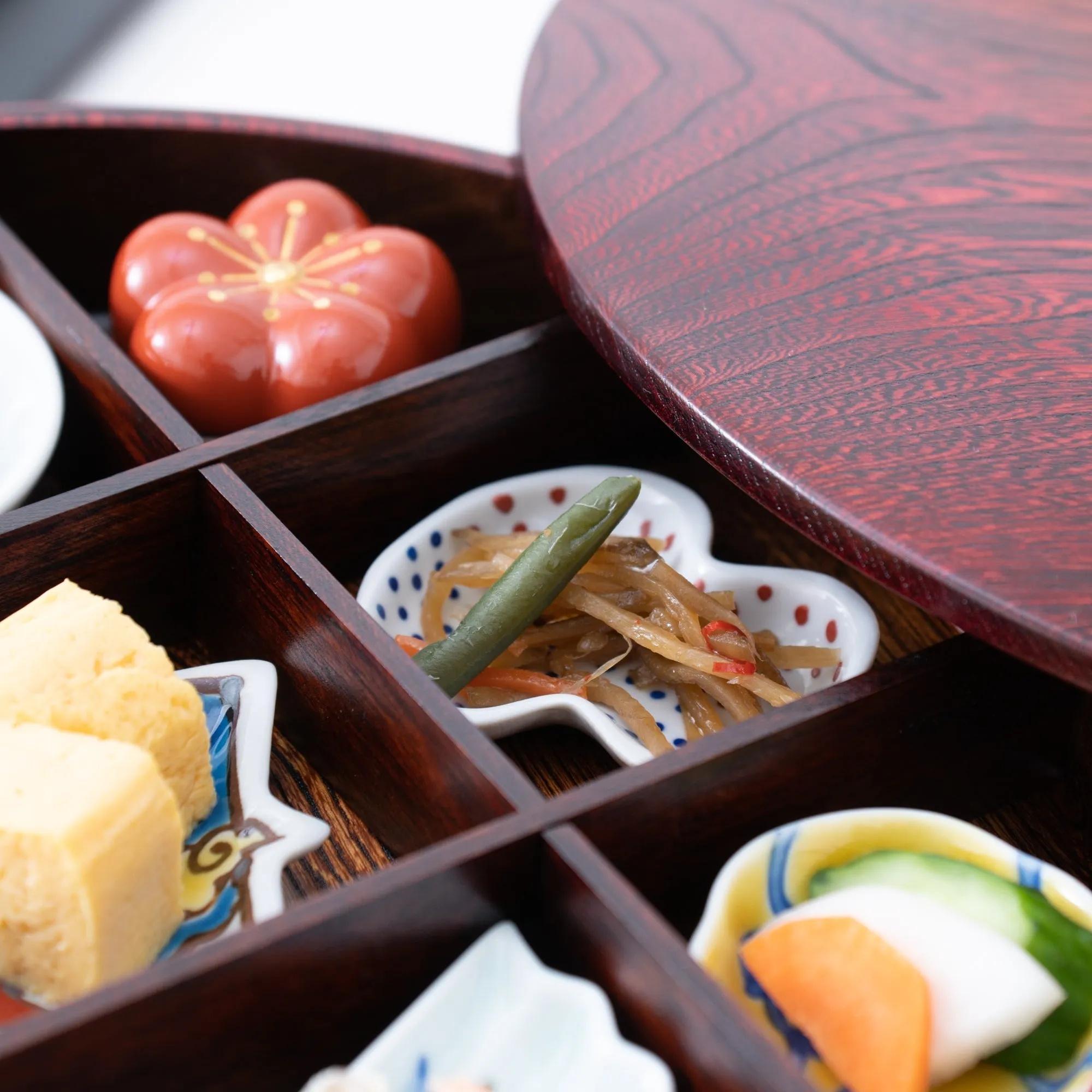 Soukyu Kiln Gourd Shaped Kutani Sauce Plate